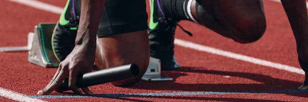 深度专题文章配图 - 足球战术分析板示意图